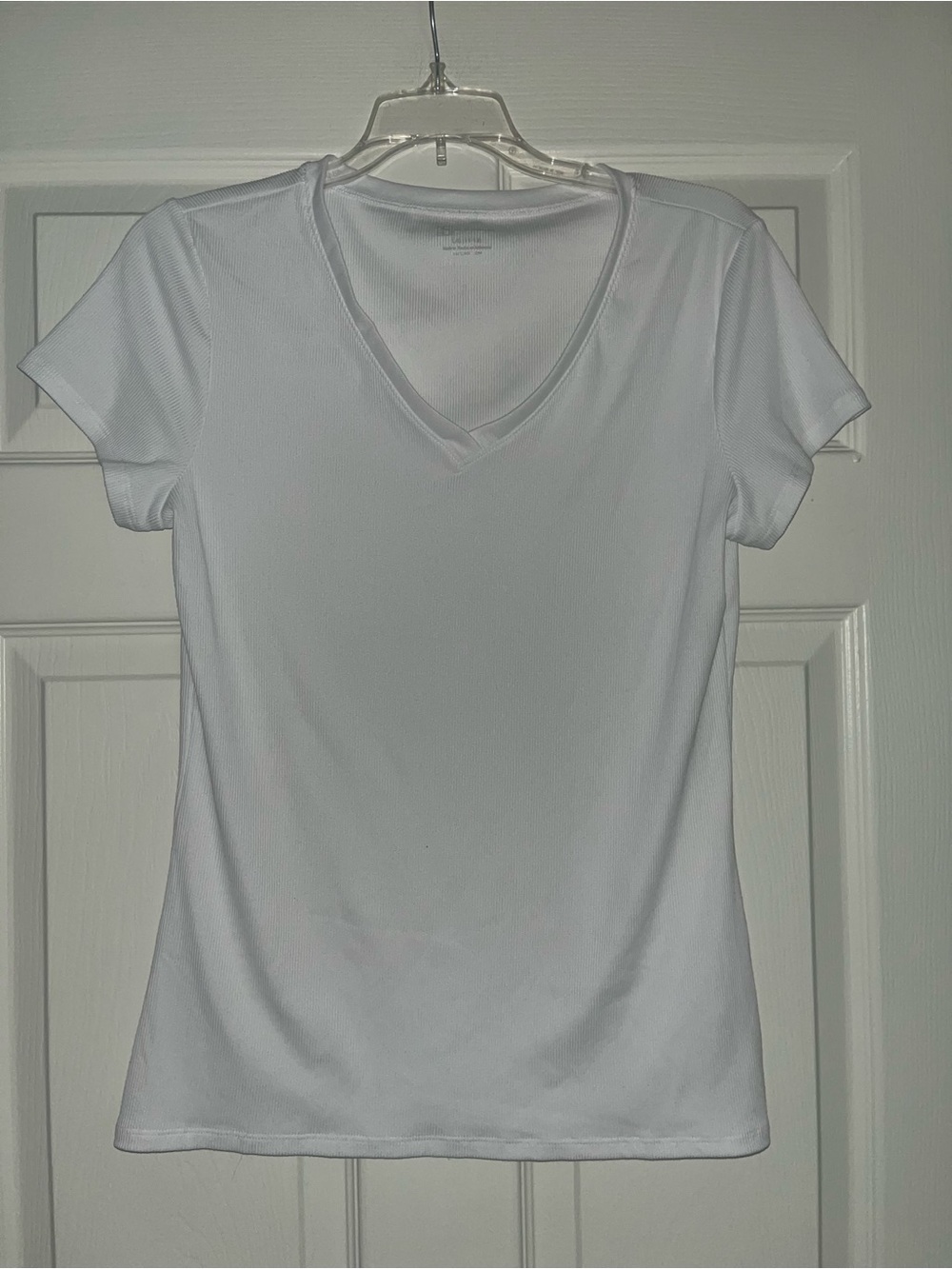 No Boundaries White V-Neck Short Sleeve Tee